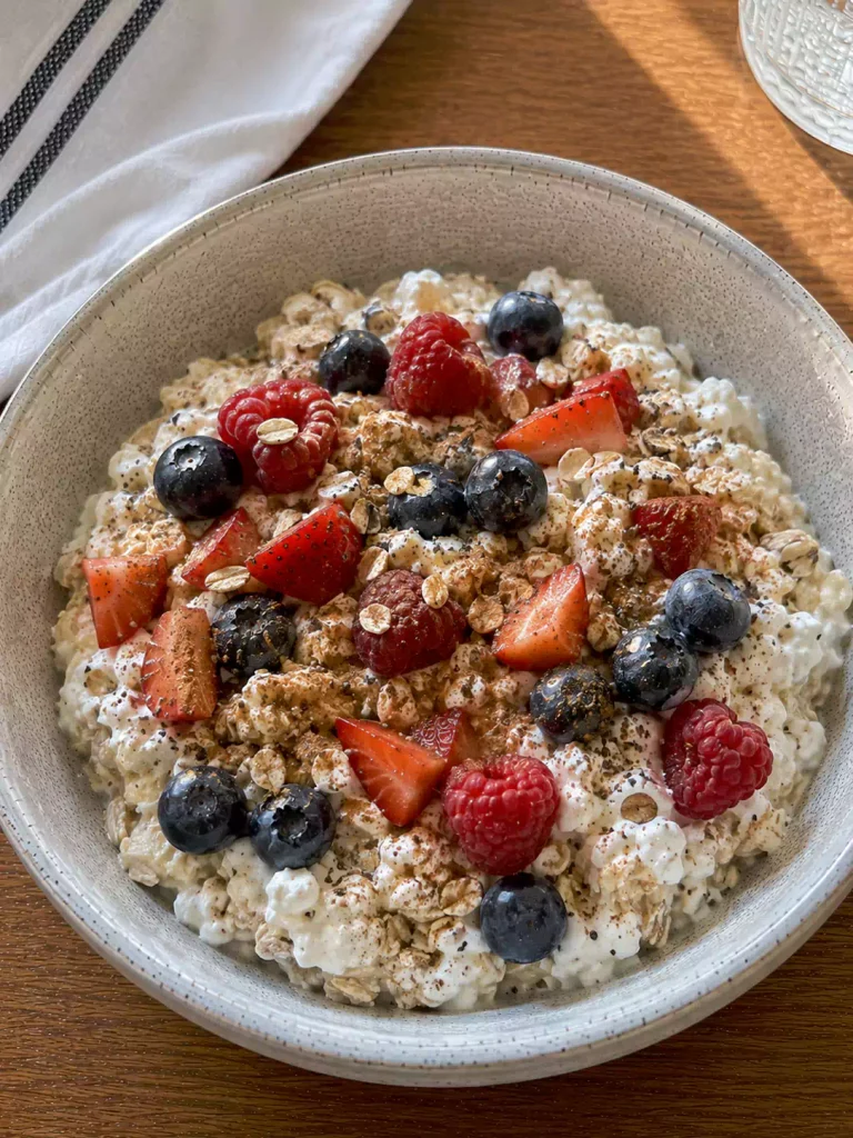 Cottage Cheese Berry Oat Bowl