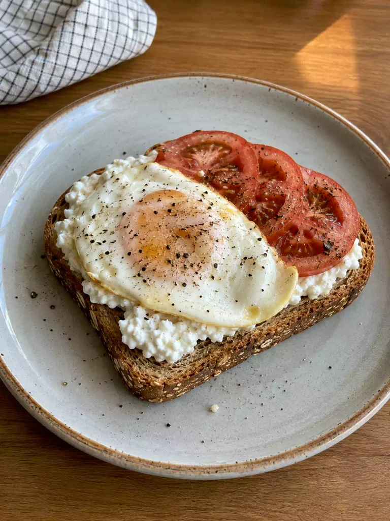 Cottage Cheese Toast with Tomato and Egg